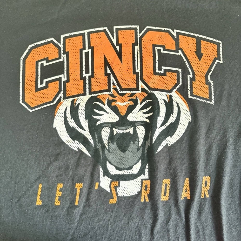Cincinnati Bengals "Cincy Let's Roar" Size Large Mens Black Graphic T Shirt